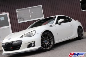 STiフロントリップにレイズ18アルミ、ブリッツ車高調とフジツボマフラー装着のBRZ S  6MT 入庫!