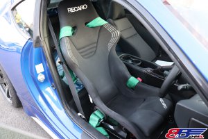 8&B BRZ(ZC6)RECAROフルバケ取り付け