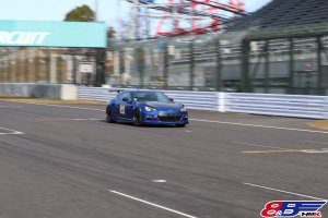 昨年末、社員旅行で鈴鹿サーキットをデモカーBRZで走って来ました