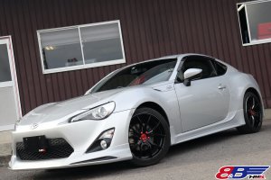 モデリスタ＆TRDエアロ、レイズ グラムライツ18AWを装着した86 GT 6AT スターリングシルバー入庫 ！