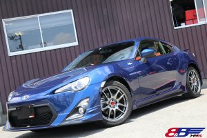 ワークエモーション17インチアルミにTRDエアロ&マフラー装着の86 GTﾘﾐﾃｯﾄﾞ ZN6 6AT B型入庫！