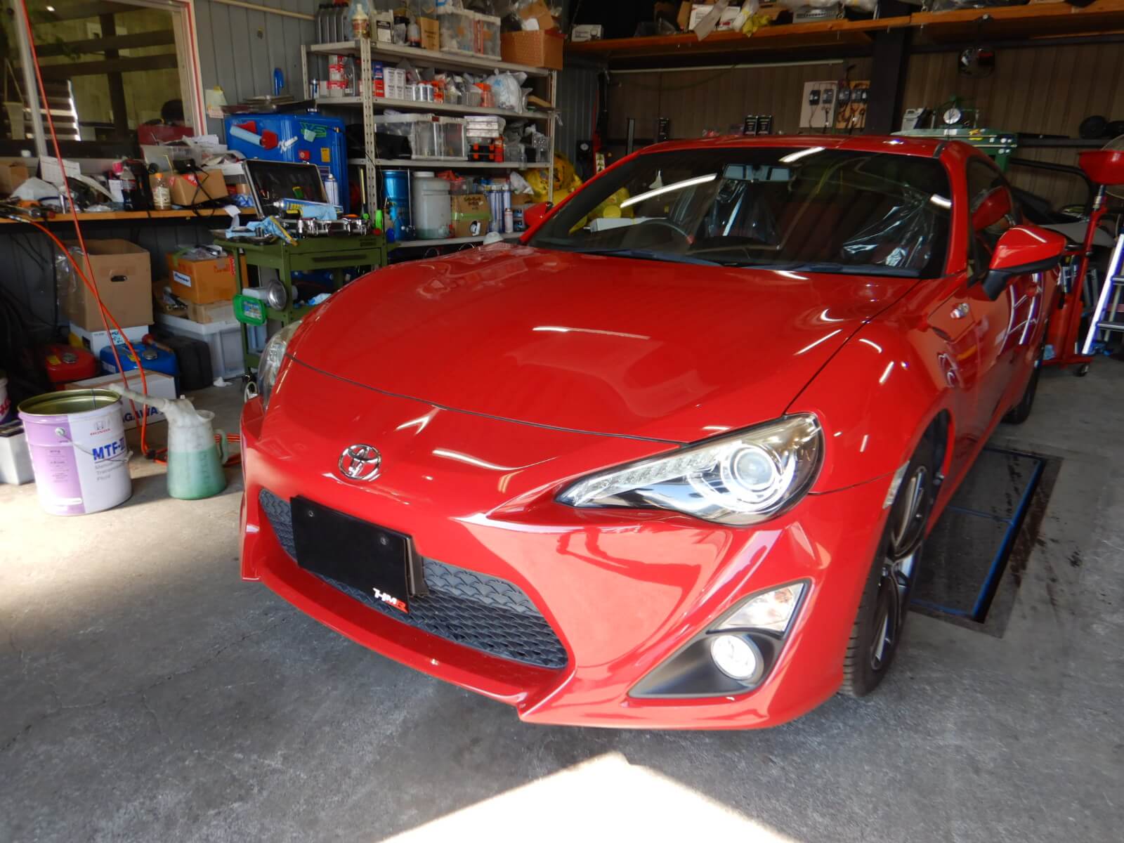 人気色！ピュアレッドの86(ZN6)納車前整備を行いました。