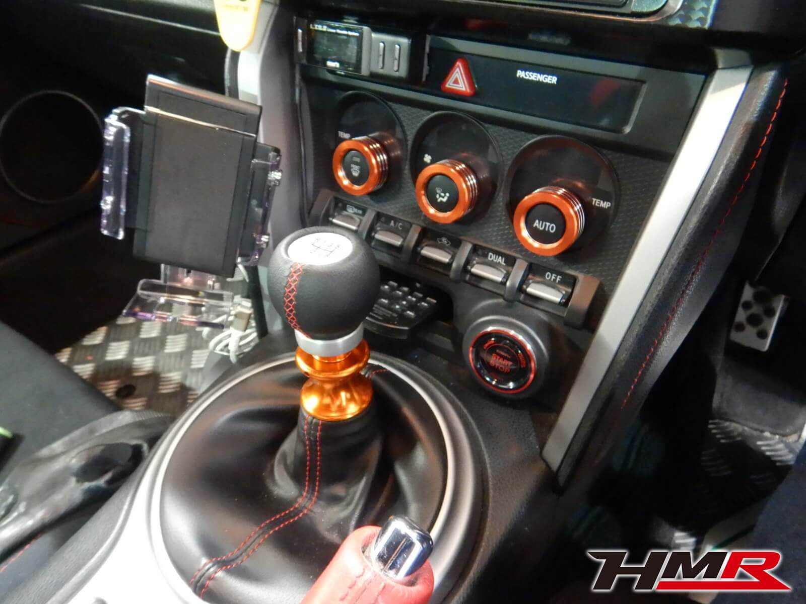 86(ZN6)にレボリューションのギアトリガーを装着しました♪