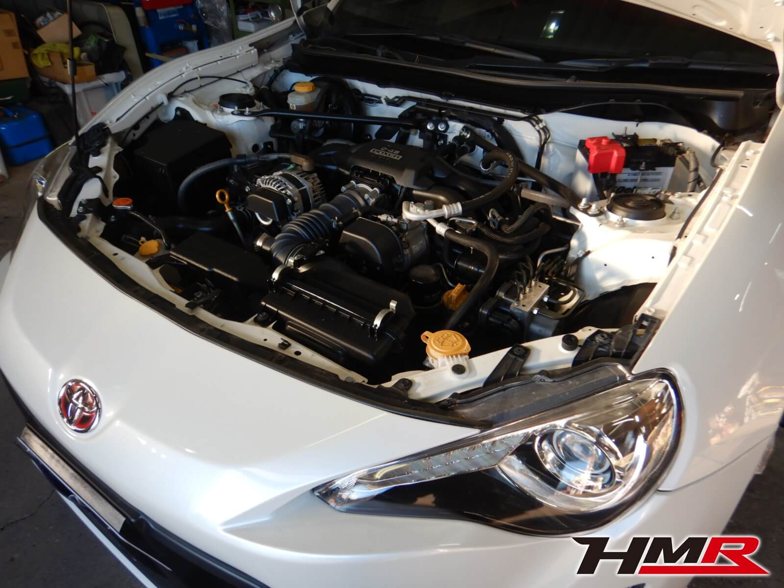 パールホワイトの86(ZN6)車検前点検整備を行いました。