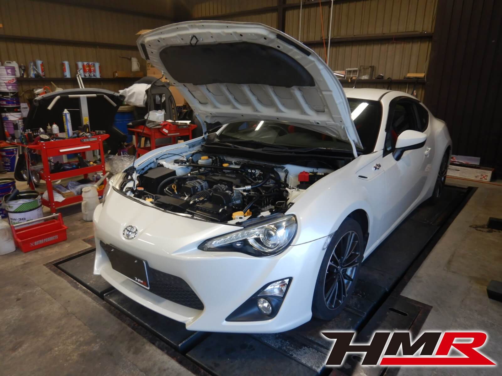 サテンホワイトパールの86(ZN6)納車前点検整備を行いました。